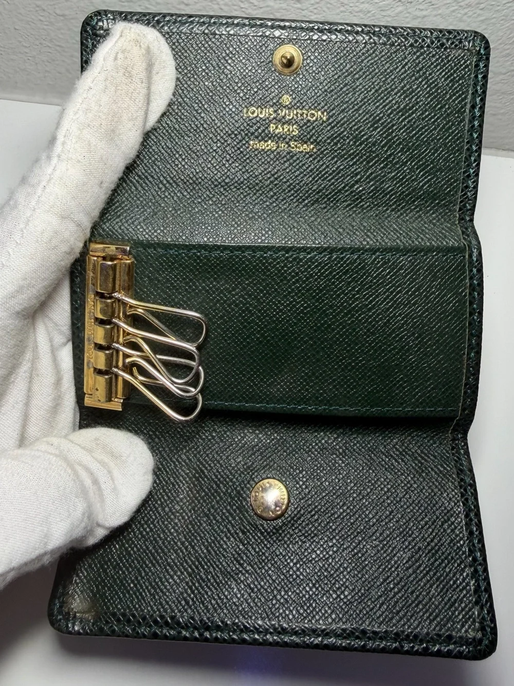 Louis Vuitton Green Taiga Leather Key Cles